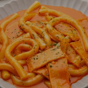 라비퀸 매콤 까르보나라 떡볶이 (로제떡볶이 분식 크림 간편식품 냉동 배떡 과자 간식 음식 밀키트 누들 떡볶이)