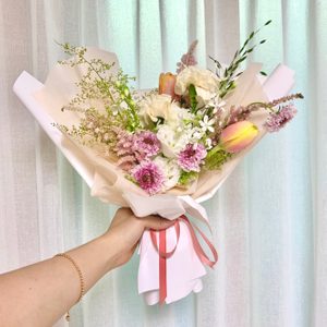 예쁜 꽃 다양하게 들어간 생화 꽃다발 선물