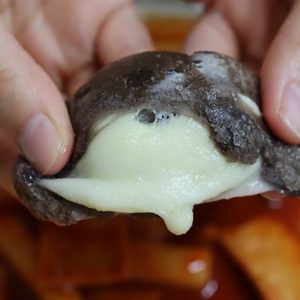 두끼떡볶이 흑미치즈볼