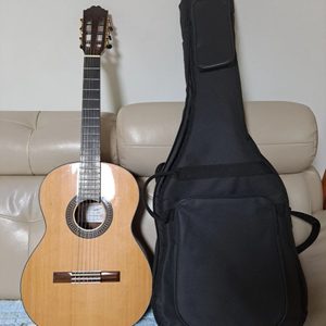 김영진 수제 클래식기타(기타줄 3만원상당 +기타 하나 더드려요)