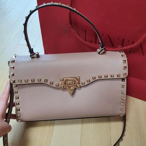 명품) 발렌티노 락스터드 탑핸들 정품