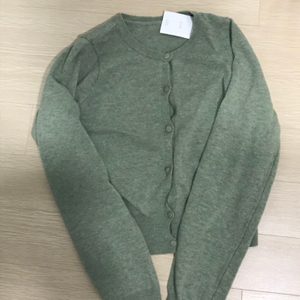 건대 클로 옷가게에서 산 가을/봄 가디건 완전 새거 팝니다