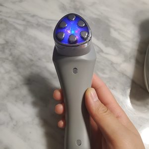 셀프 홈케어 피부관리 LED 테라피/ 피부 마사지기계