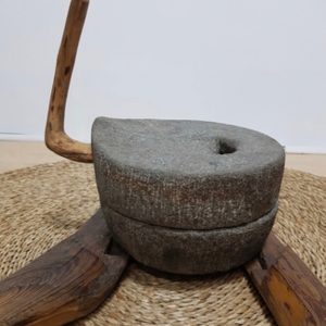 할미가 40년 전에 콩국수 만들 때 쓰던 맷돌 팔어 ~~