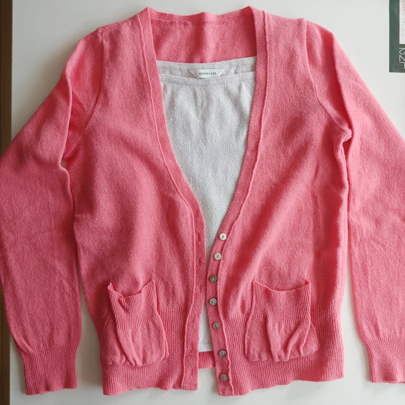 새상품)러블리한 니트가디건 / 주름린넨치마 및 중고 플라워셔츠 , TBJ브이넥 니트티 55후반~66초 각각 가격상이