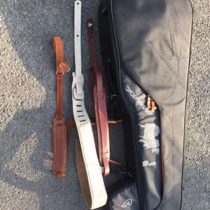 일렉기타와 세미 할로바디 기타케이스와통가죽 스트랩 입니다
