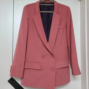은은한 광택이 있는 예쁜 핑크 봄자켓