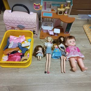 바비팔아요 하나는 집이고 하나는 고양이 카페 입니다