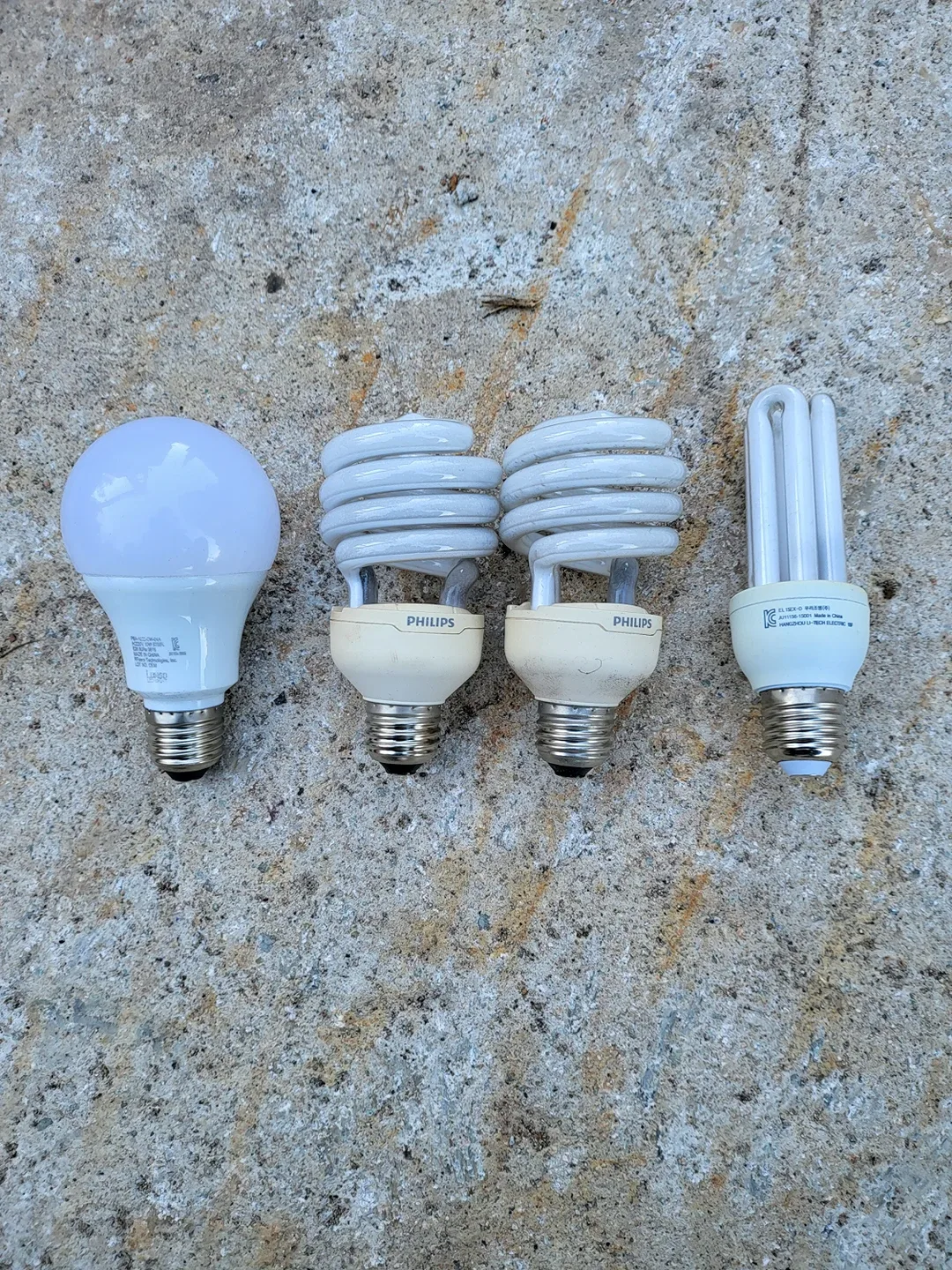 전구나눔  중고입니다    둥근전구는 소진되었읍니다