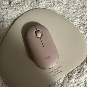 로지텍 PEBBLE 마우스 M350 파우더핑크 + 마우스패드