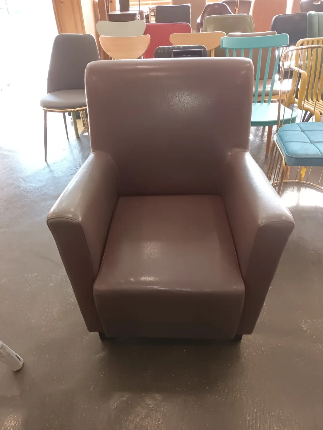 1인중고카페쇼파 색상카키.블랙.브라운 6개있습니다.개당3만원입니다.