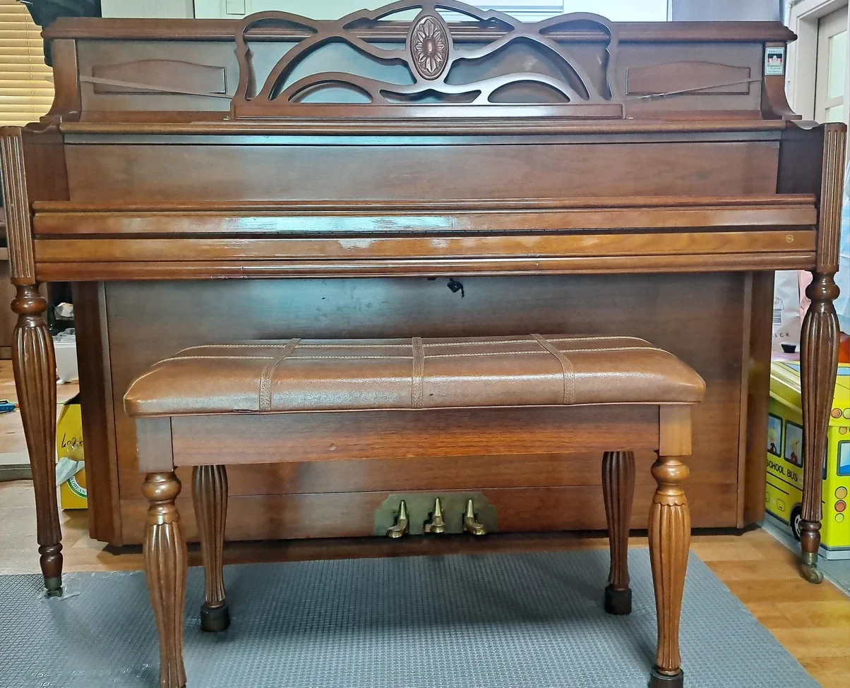 중고피아노 팝니다.