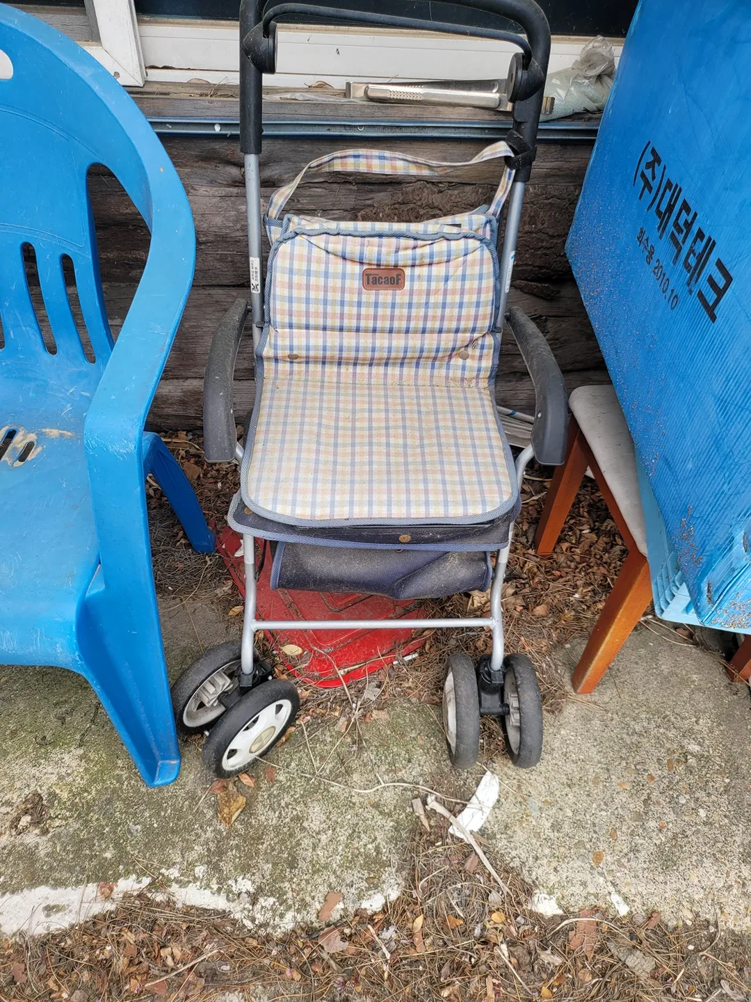 할머니밀고다니는 의자