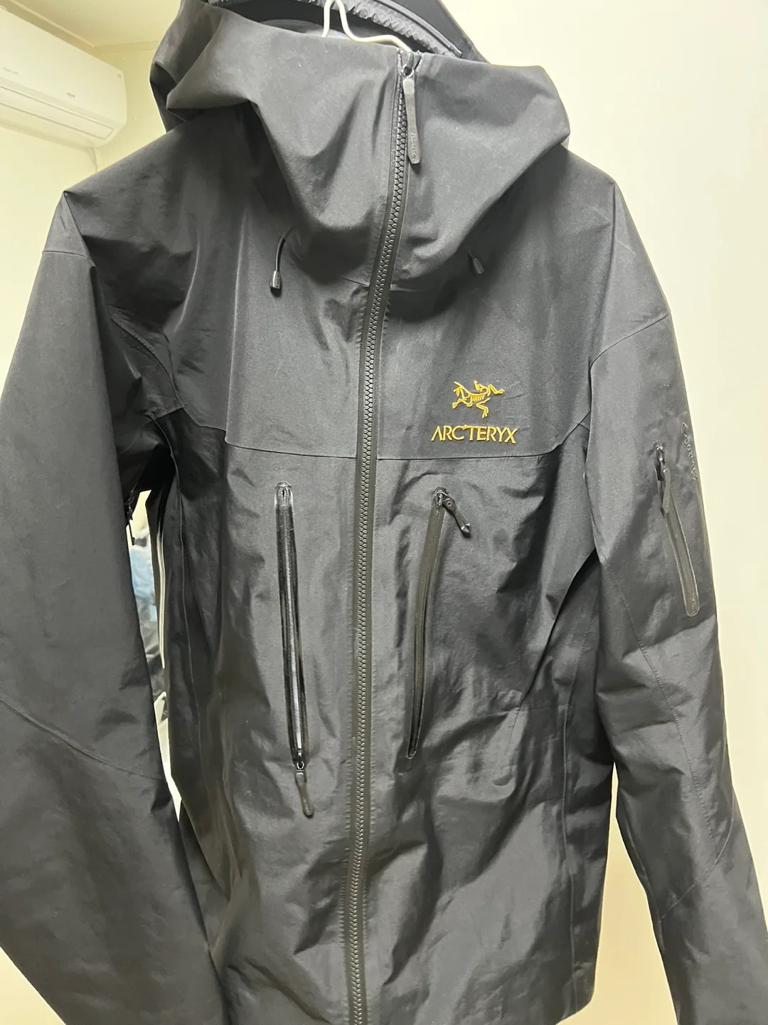 아크테릭스 알파SV 24k Black M