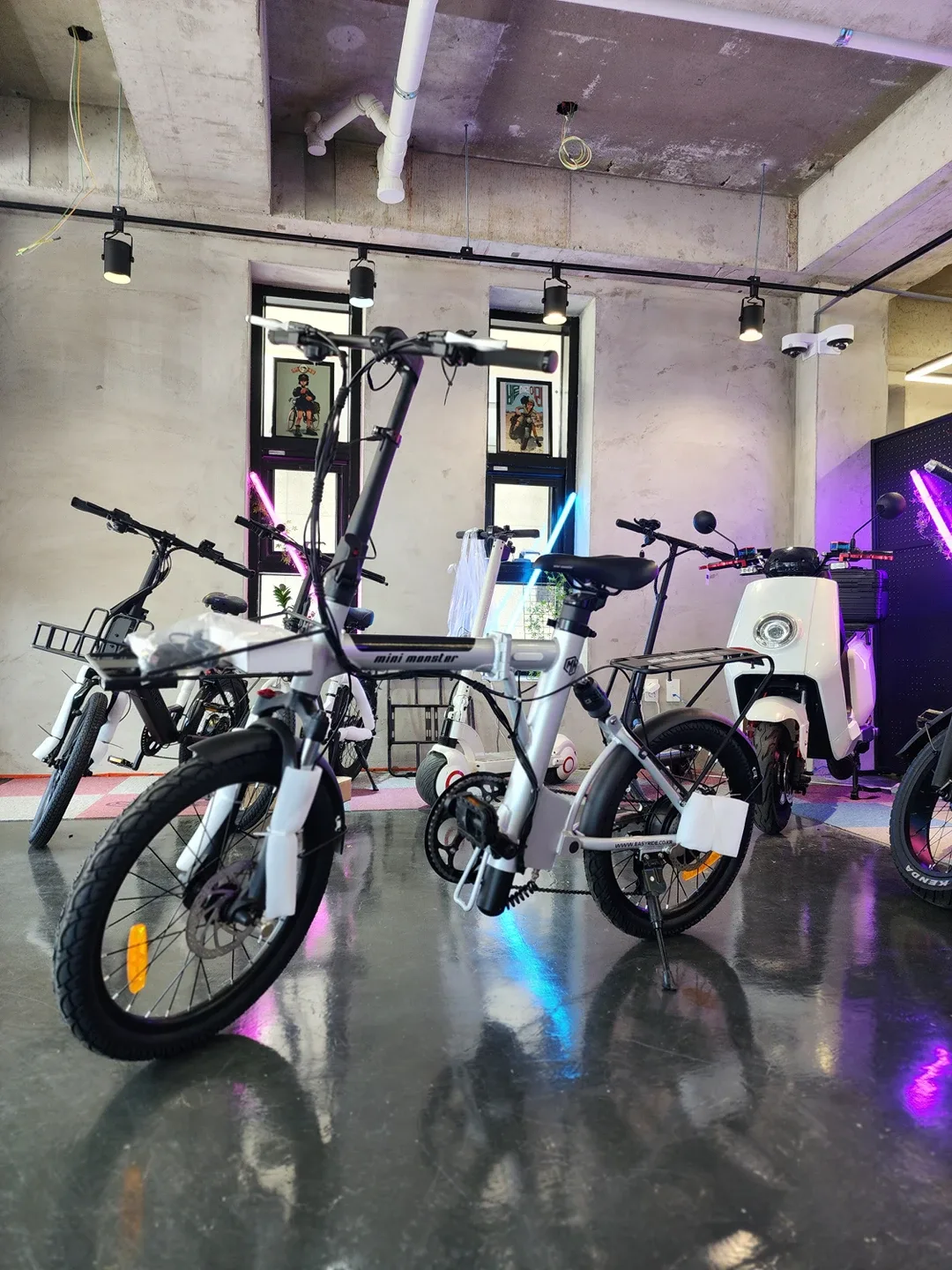 새제품 이지라이드 미니몬스터20 재고 중고가로팝니다.