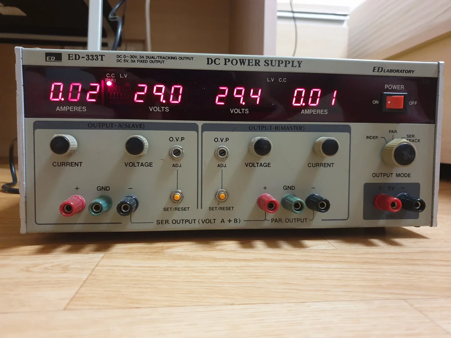 가변 파워스플라이 DC 30볼트 듀얼 3A 판매합니다.