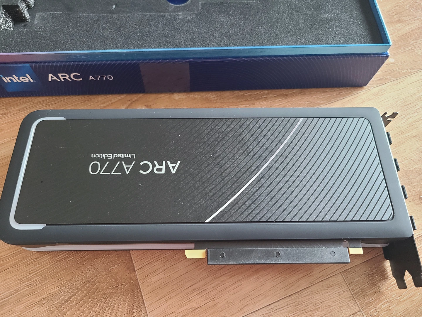 그래픽카드 Intel a770 ... | 당근 중고거래