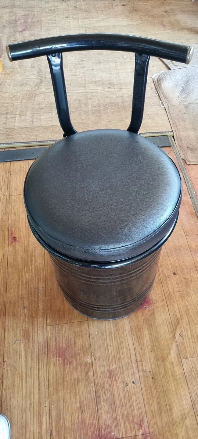 중고 철제 의자