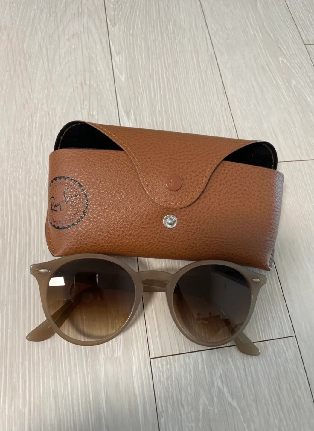 레이벤 선글라스 새상품급