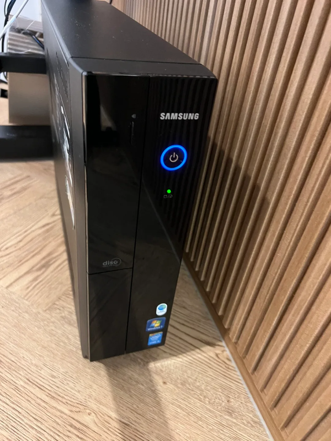 컴퓨터 데스크탑 셋트(모니터,키보드 포함)