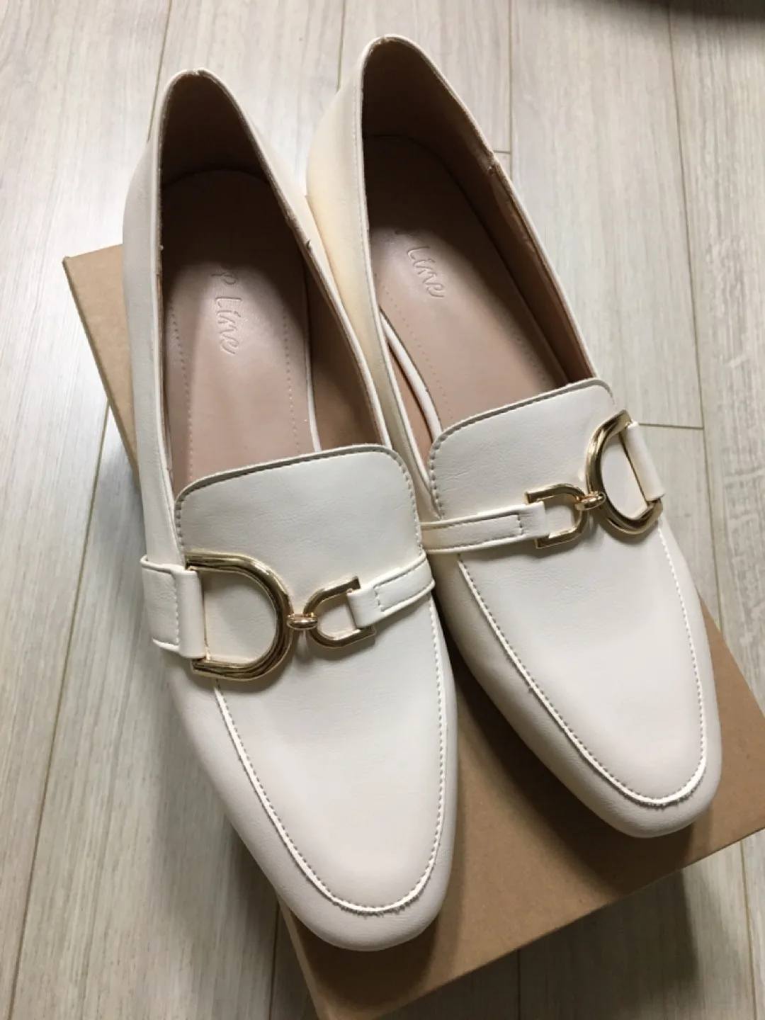 새상품 아이보리 단화 240