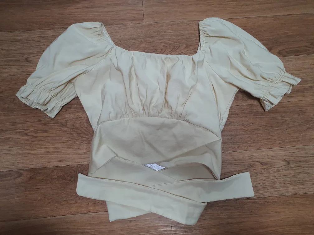 [S급 중고] 셔링 프릴 스퀘어넥 뒷리본 크롭 블라우스(옐로우)