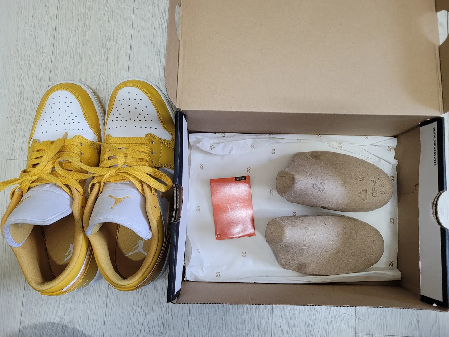 조던 1 로우 폴른 260 상태좋은 중고 팝니다.