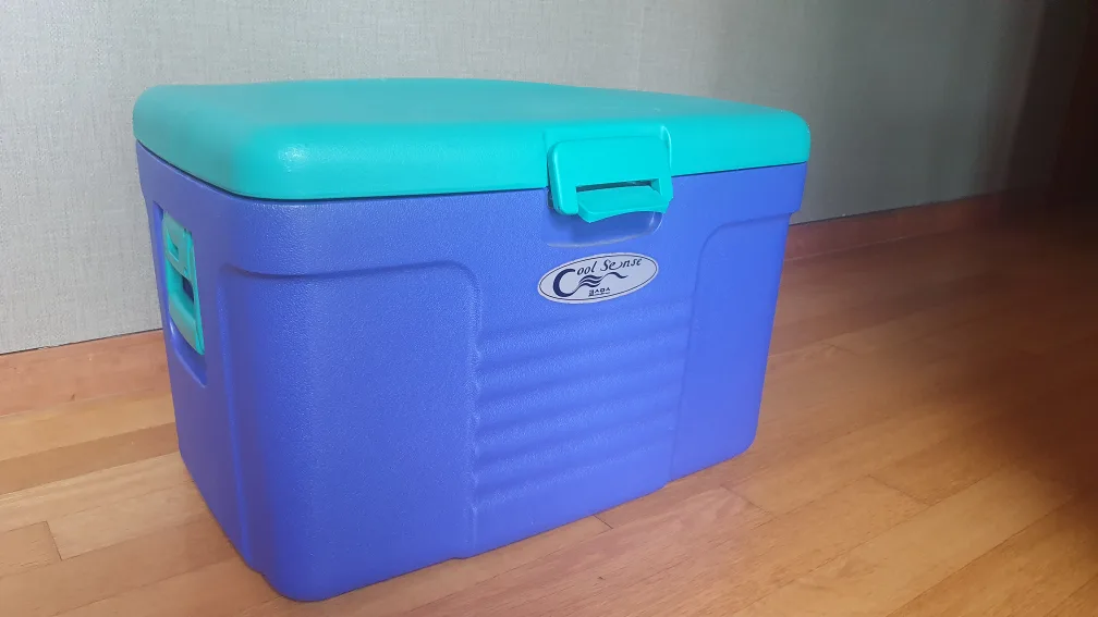 코스모스 아이스박스 57L 팔아요. 아이스팩도 드려요