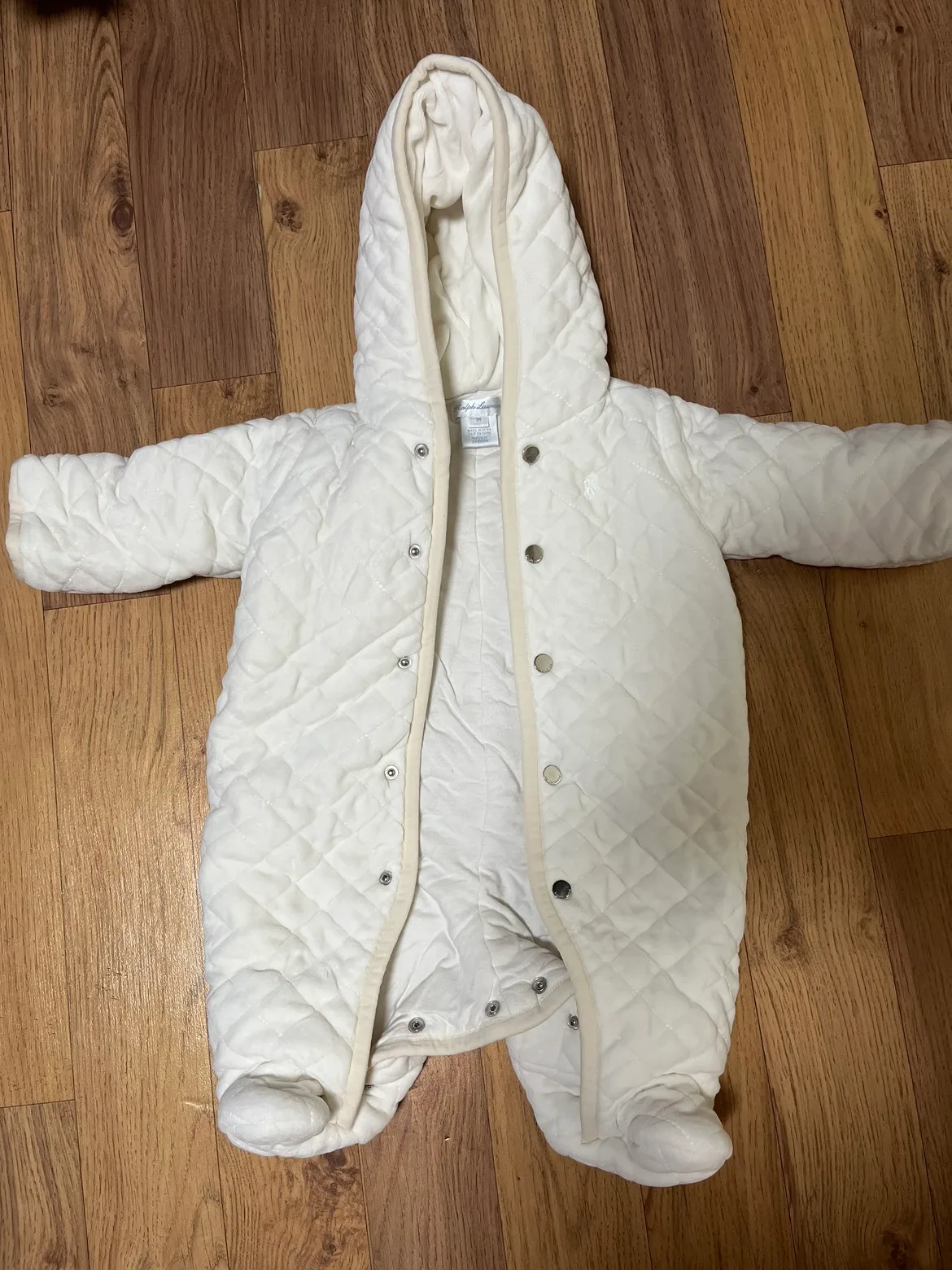 폴로 신생아 우주복