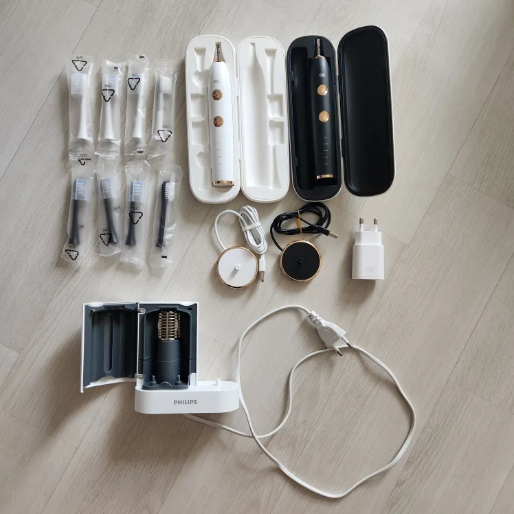 오아 클린이소프트 음파 전동칫솔(블랙,화이트/칫솔모 8개/충전크래들 2개,어댑터 1개/칫솔살균기)