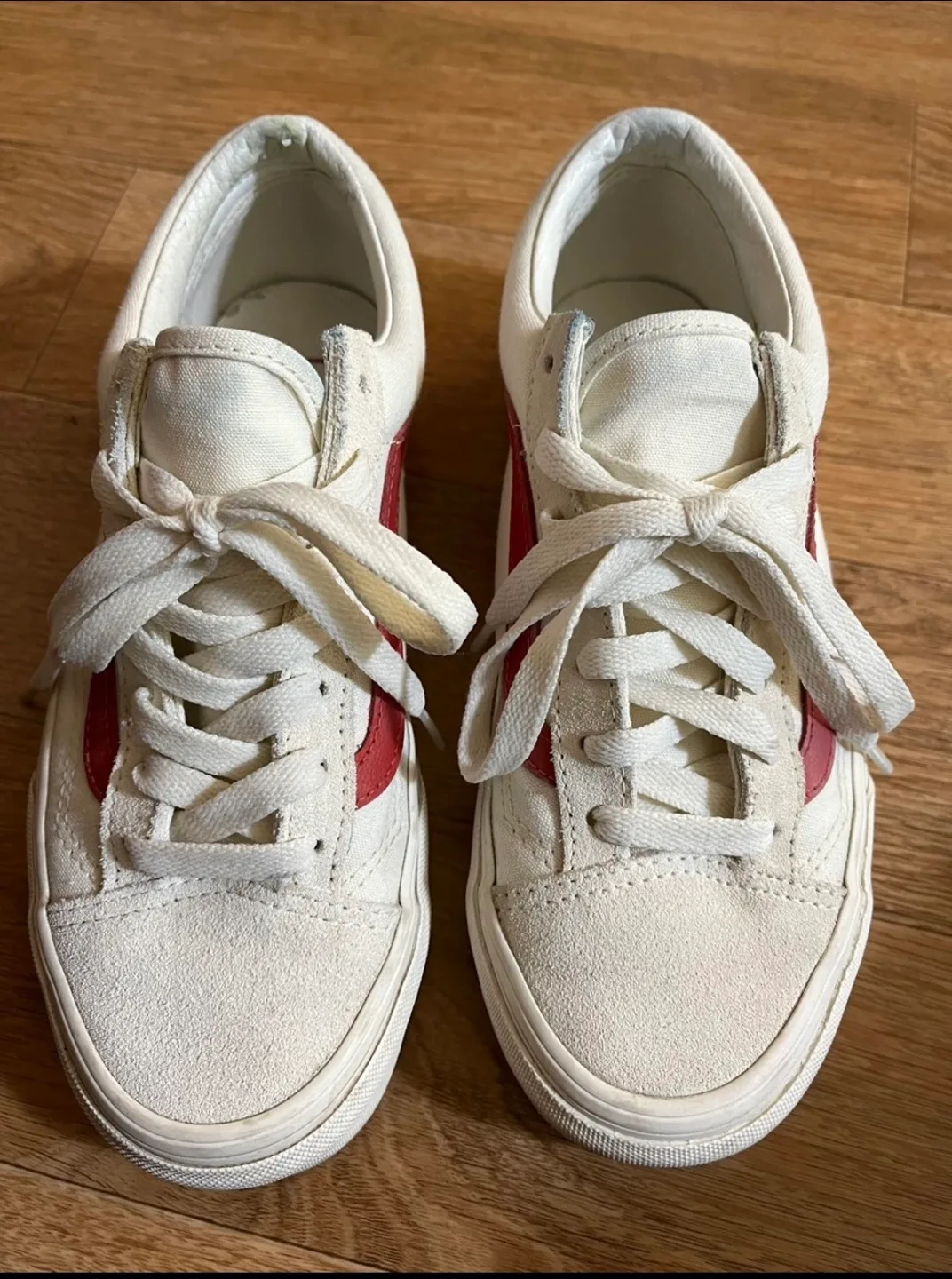 반스 아이보리 레드 230 사이즈 중고 vasn 발볼넓어서  사이즈 여유잇어요