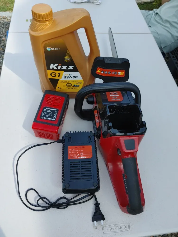 충전체인톱 CS40 본체+충전기+배터리+오일 일괄