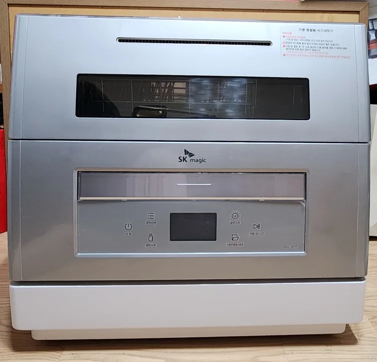SK매직 6인용 식기세척기, 열탕소독, 자동문열림 세척기입니다.