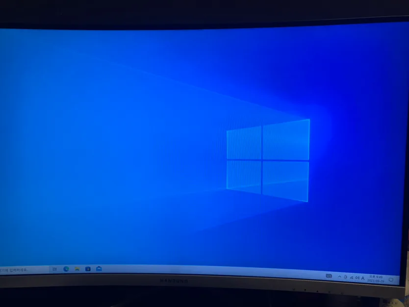 한성컴퓨터 ULTRON 2754c 커브드 모니터 팝니다 27인치