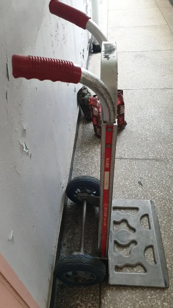 힘좋고 부드럽게 굴러가는 중고 카트 팝니다