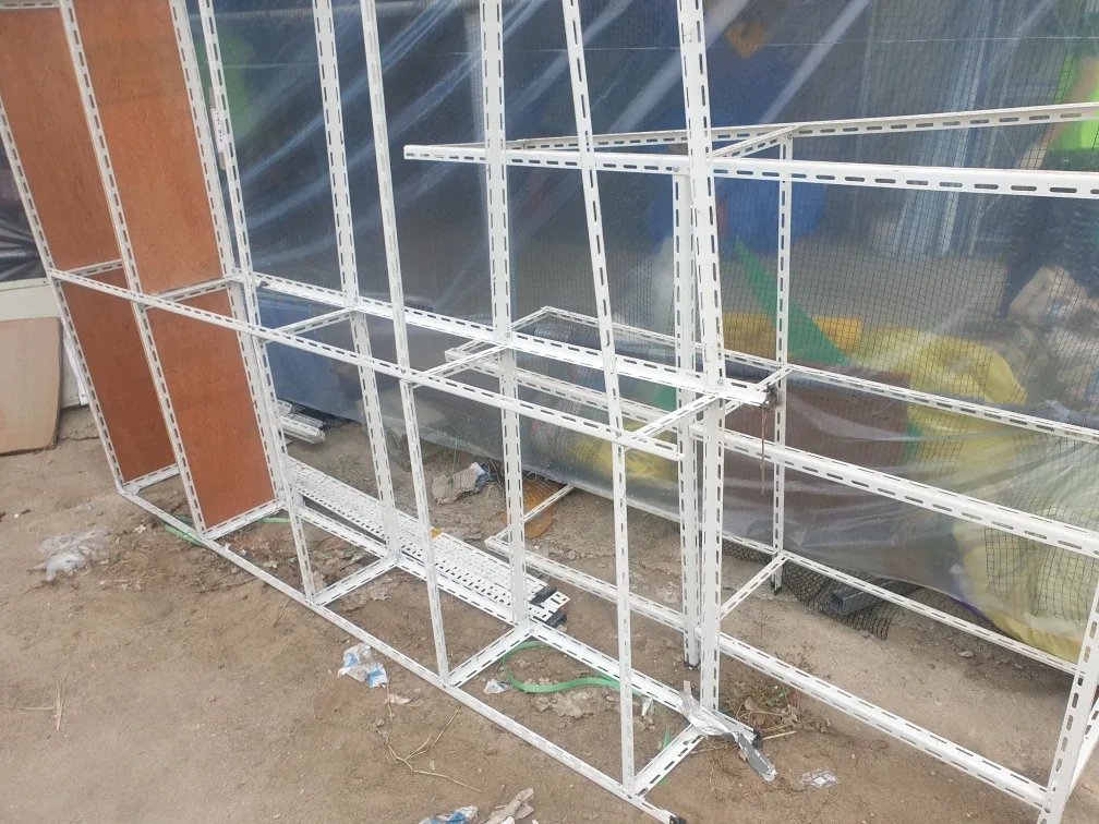 중고선반 2~3세트 정도 입니다