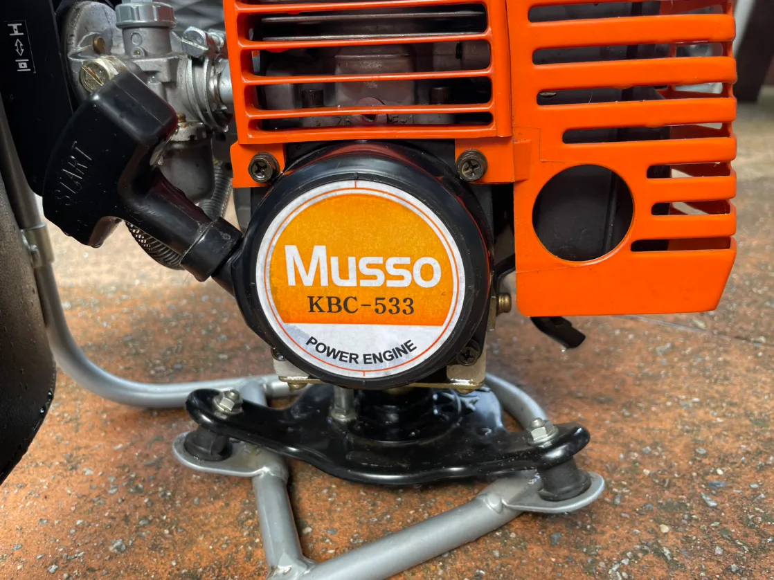 국산 2싸이클 예초기 (무쏘 KBC-533)