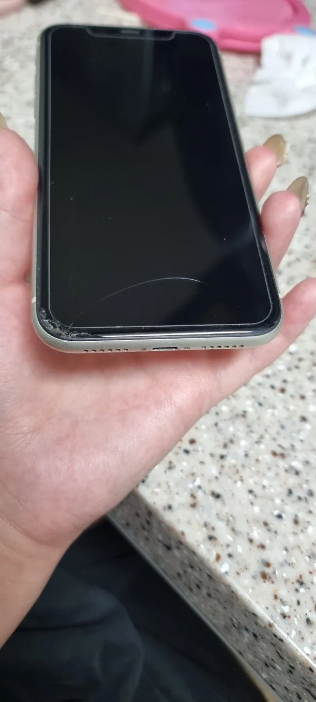 아이폰 11 64기가 중고 팔아요!(케이스, 충전기 드림)