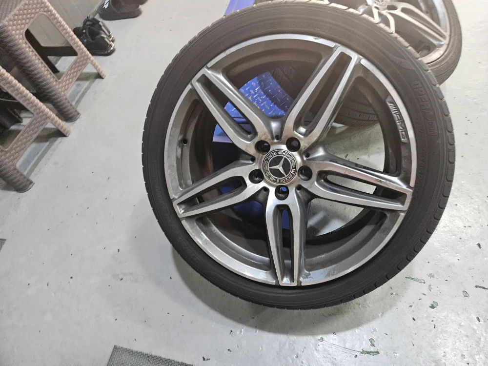 벤츠 e클 19인치 중고 별 휠타이어 팝니다