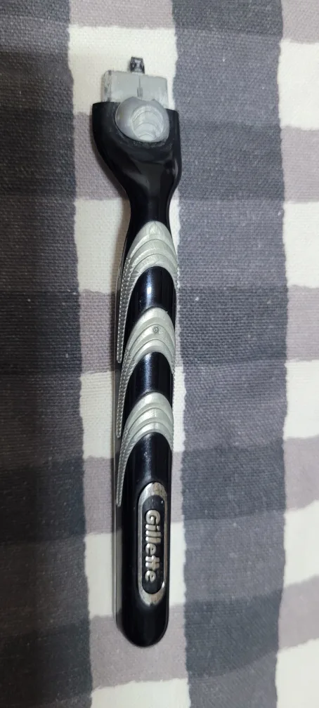 질레트 마하3 중고 면도기 본체 1개 + 홀더 1개