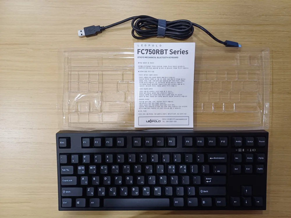 레오폴드 FC750RBT PD 블랙 키보드 팝니다(청축, 무선)