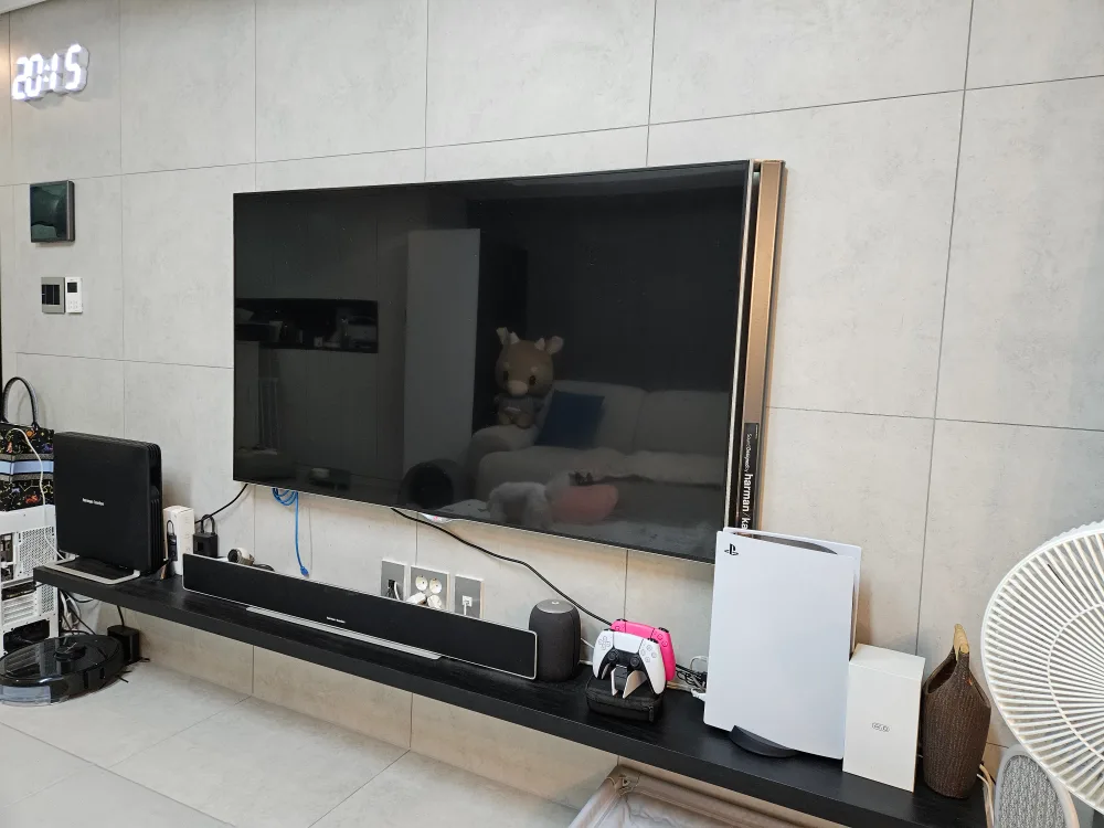 엘지 65인치 4K 울트라HD 벽걸이형 TV 판매합니다