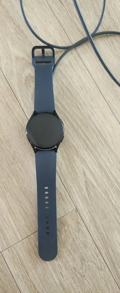 갤럭시 워치5 40mm  사용흔적거의없는 새제품같은중고입니다