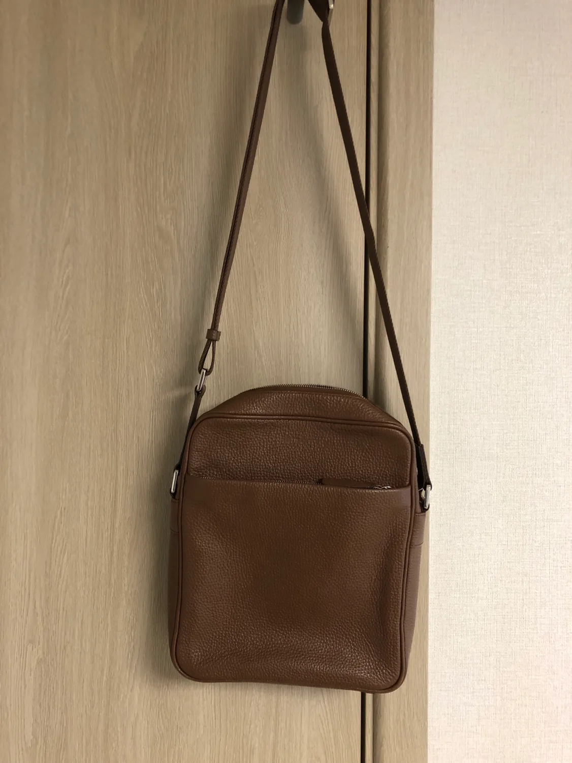 샘소나이트 블랙라벨 브라운 페블레더 크로스 백