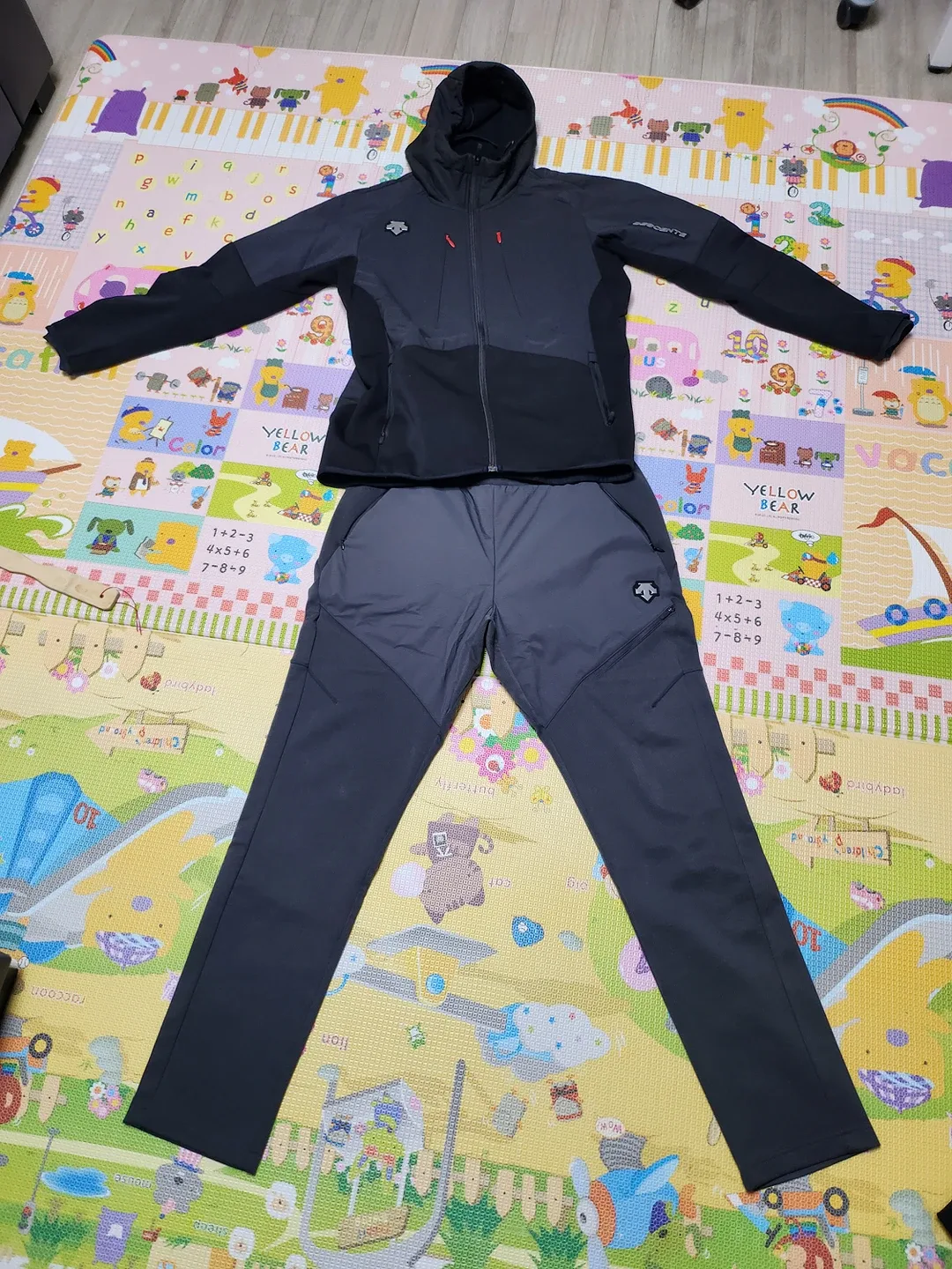 데상트 상하의 트레이닝복