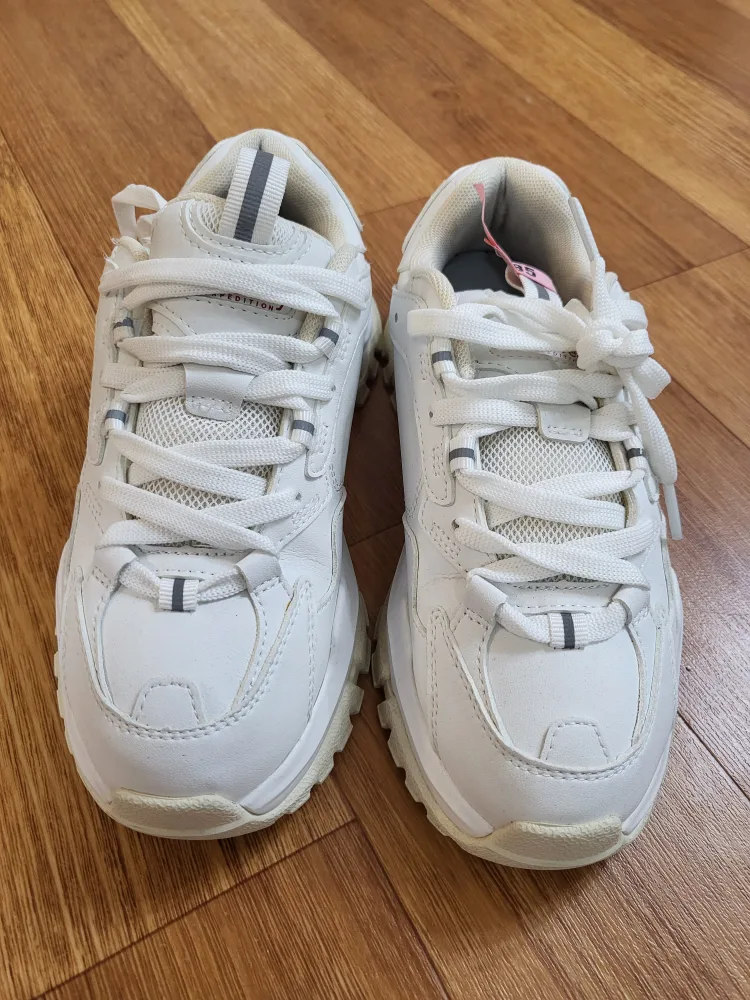 디스커버리 운동화 235