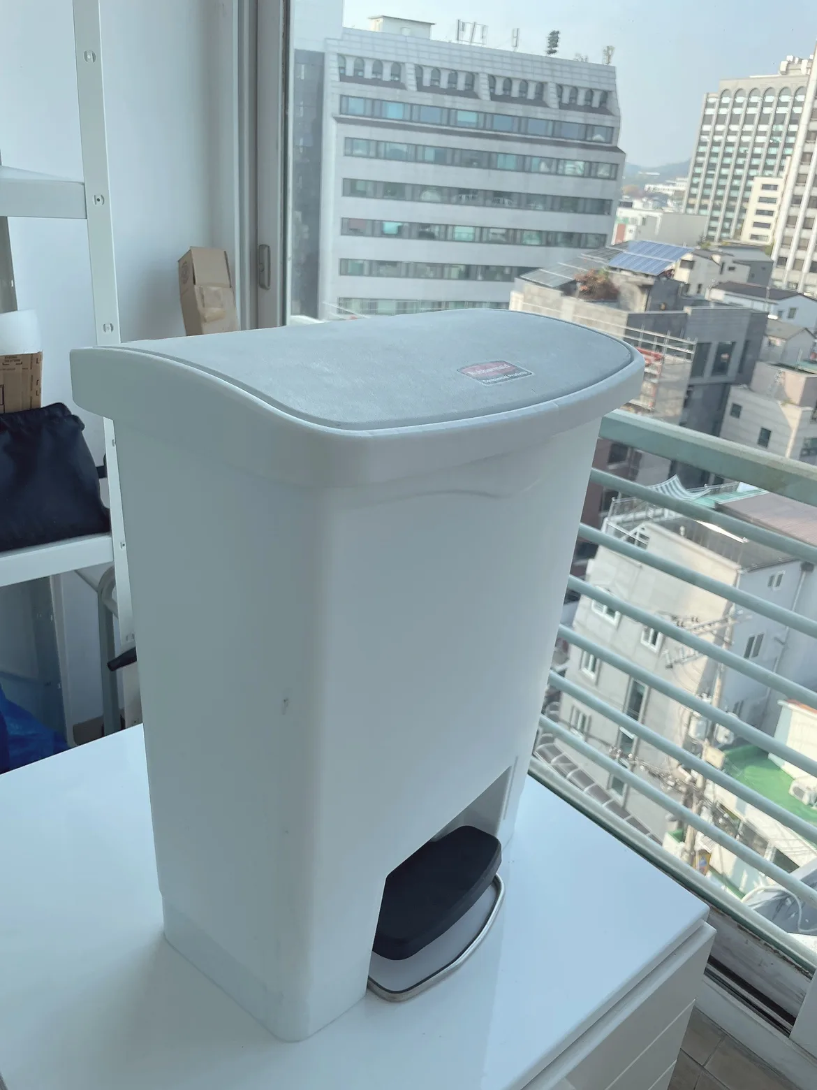 러버메이드 루버메이드 rubbermaid 페달 쓰레기통 30리터짜리