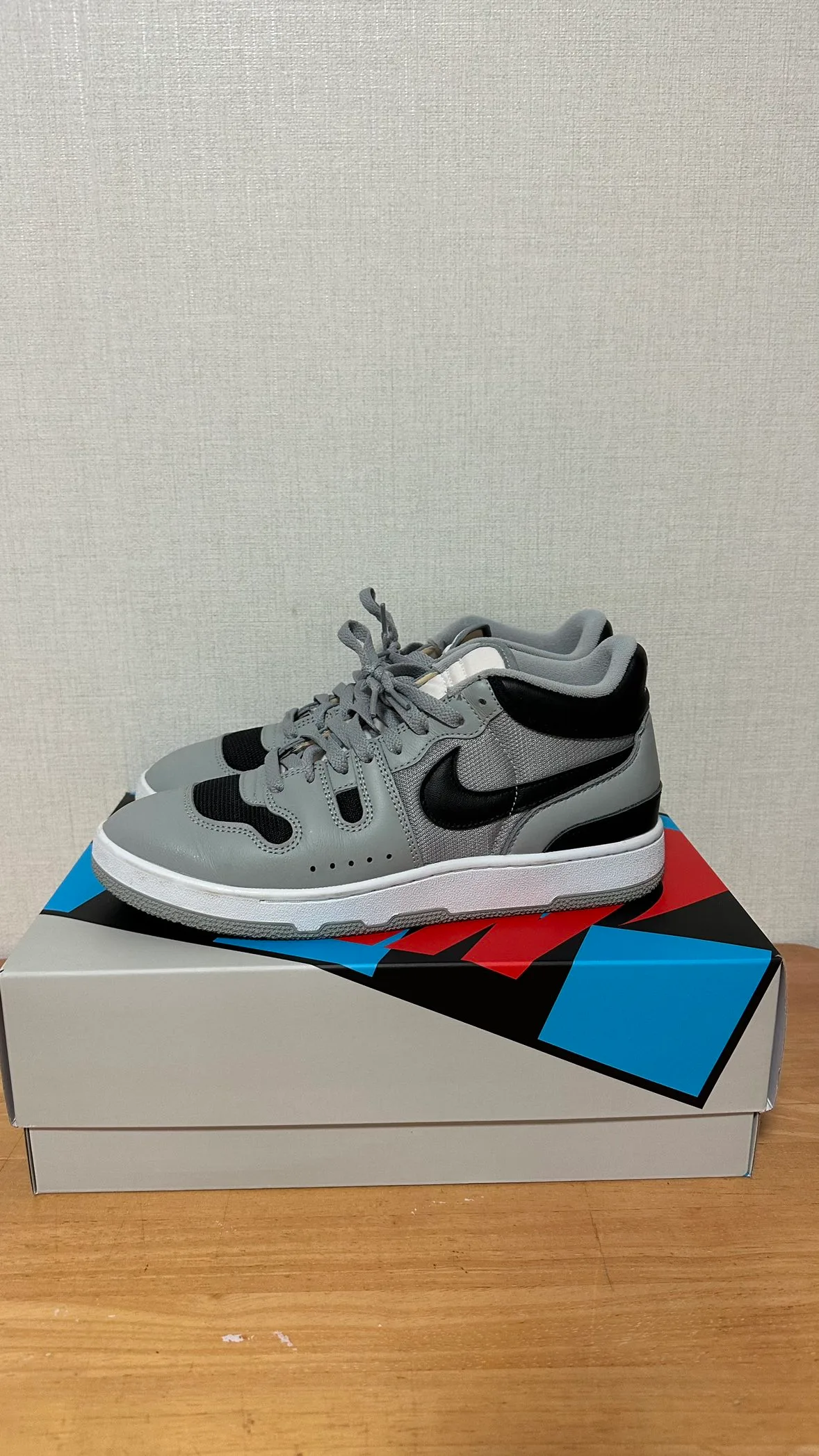 나이키 맥어택 QS SP 라이트 스모키 그레이 275 중고 팝니다