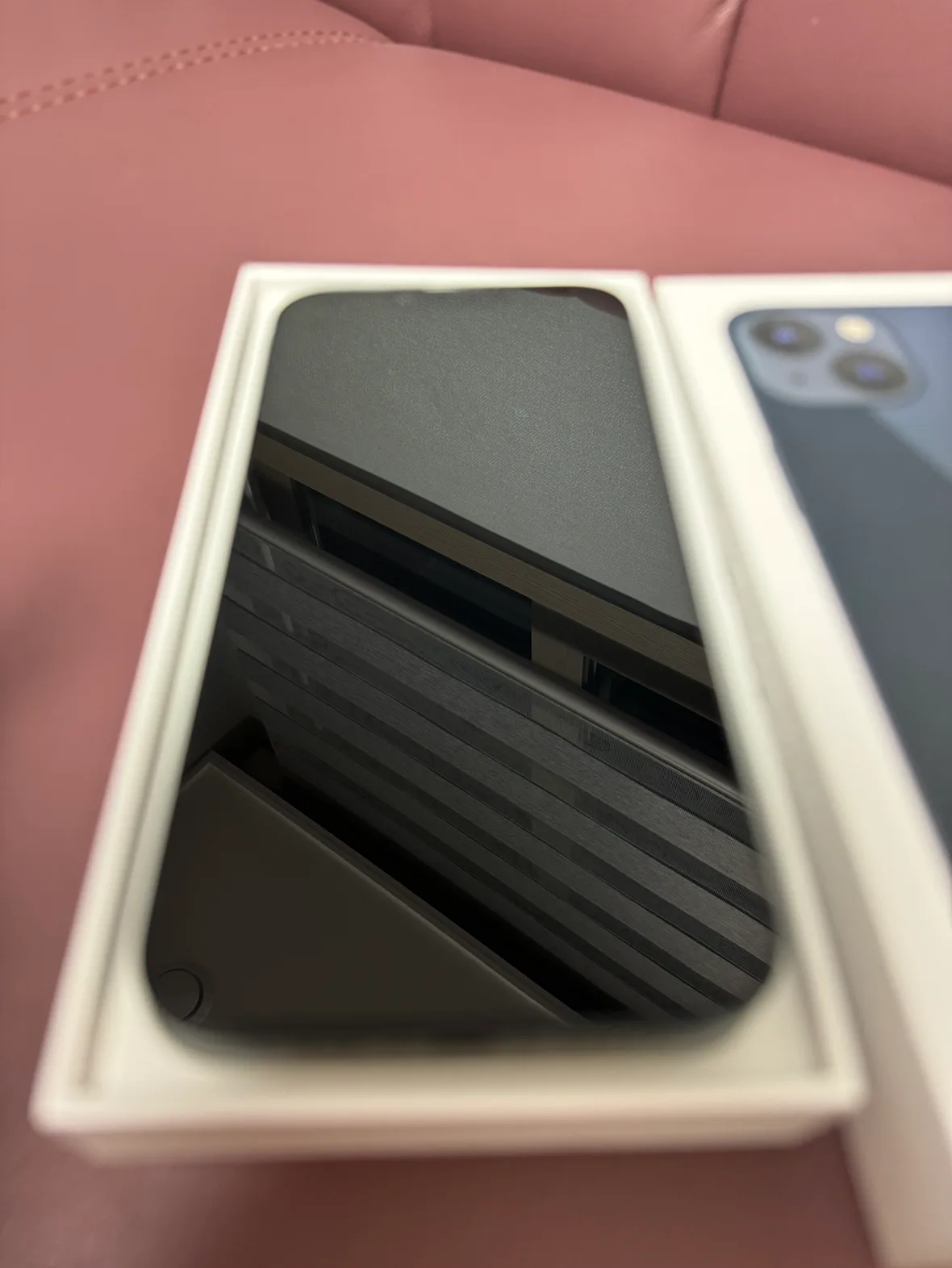 아이폰13 미드나이트 128GB 중고팝니다(충전케이블포함)