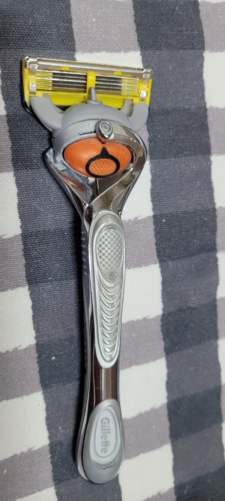 질레트 면도기 중고 1개 면도날 새거 1개 케이스 중고 1개